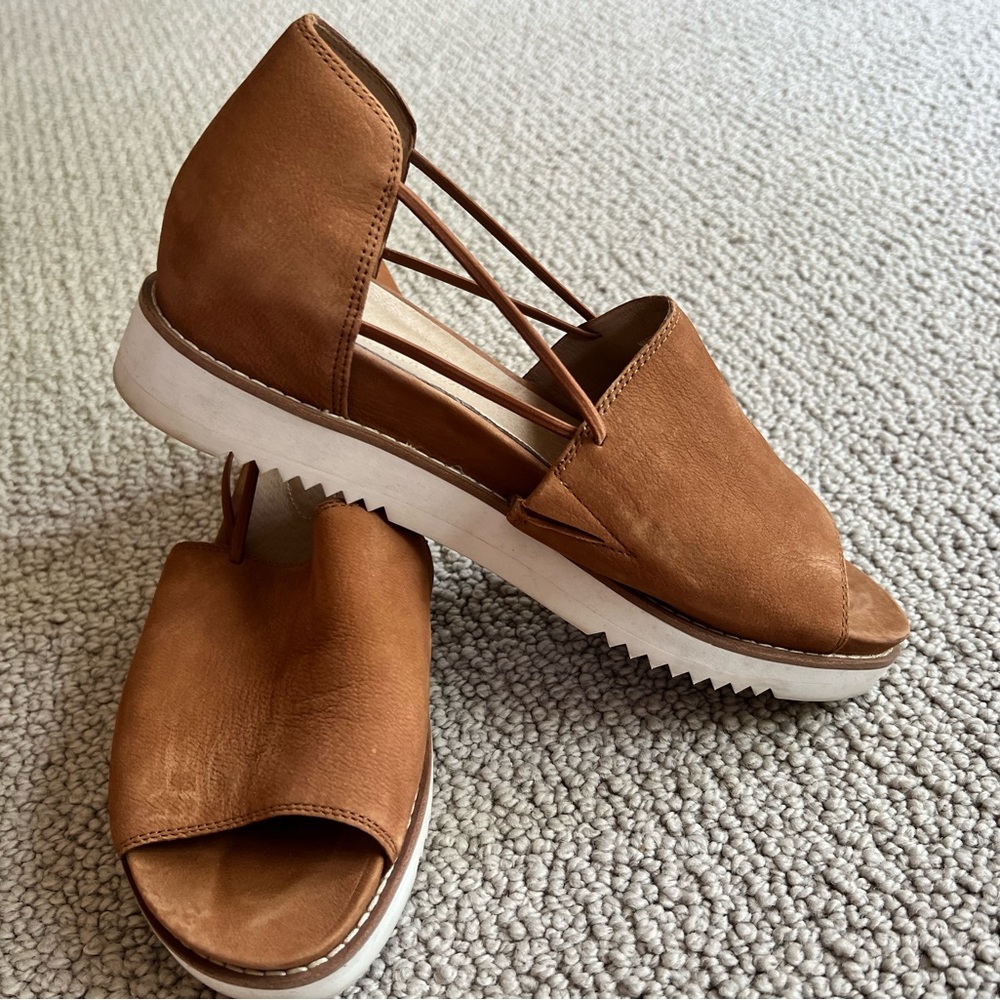 Eileen Fisher Women’s Tan Nubuck Peep Toe Sandals
